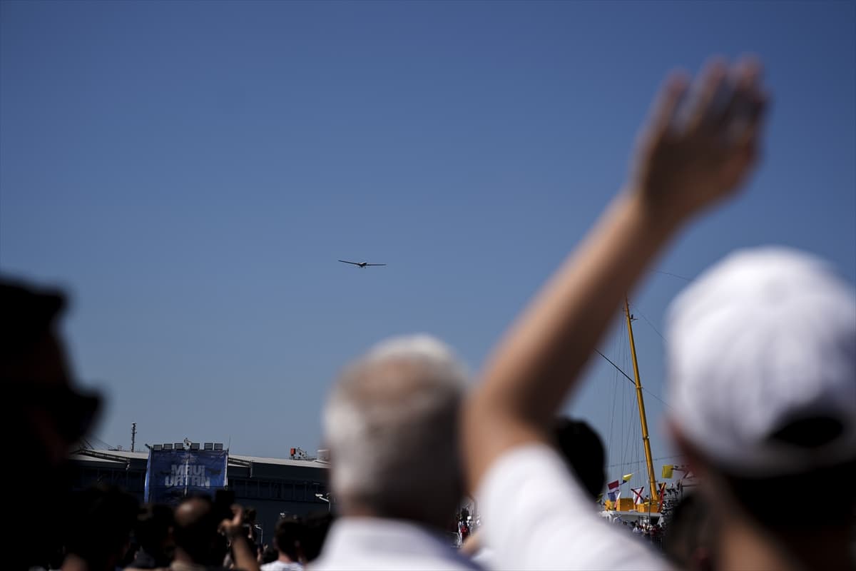 Gölcük'te TEKNOFEST Mavi Vatan'da heyecan uçuş gösterileriyle devam ediyor — 5